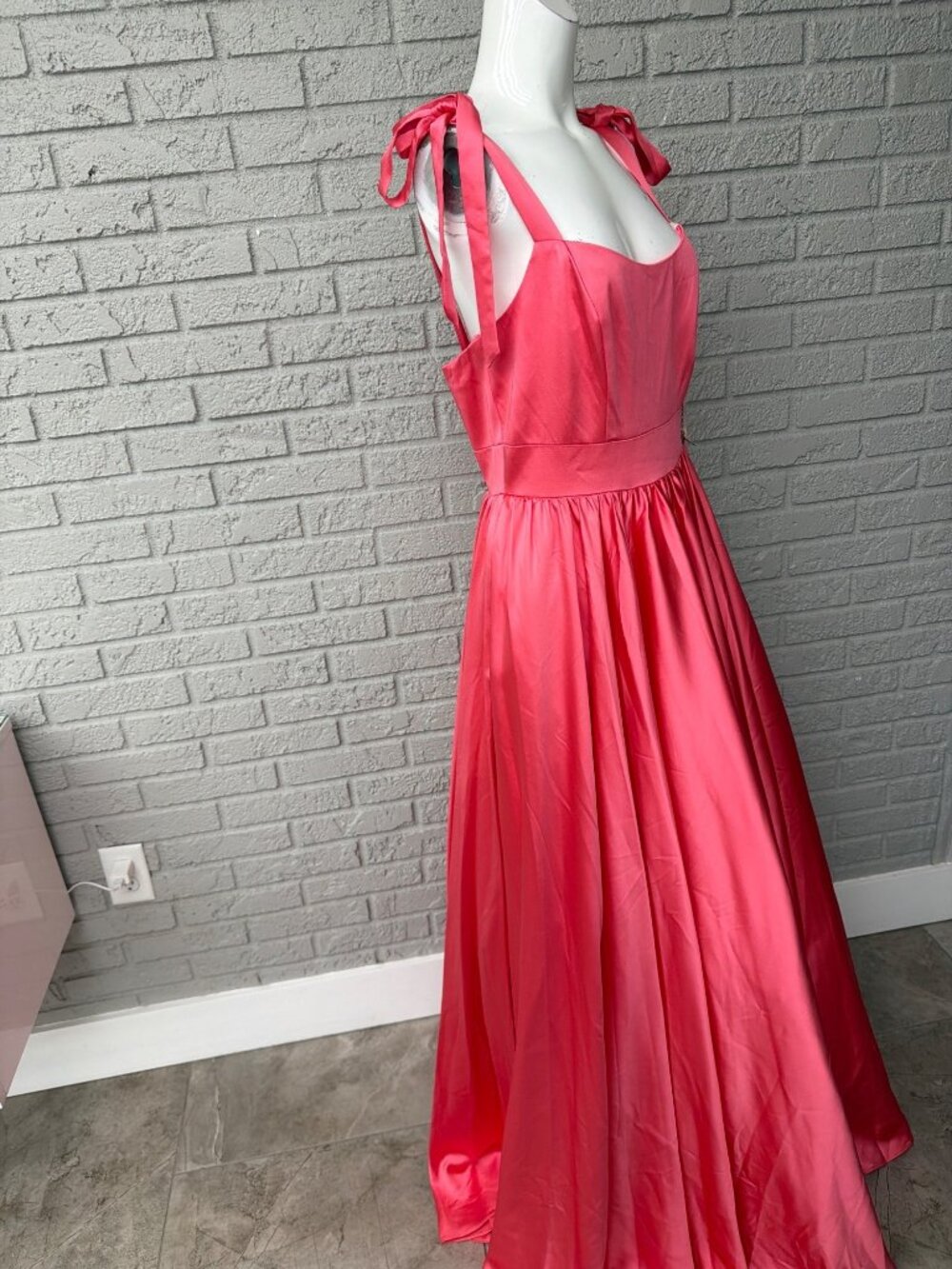 Mac Duggal Coral Sleeveless Tie Shoulder Scoop Neck Ballgown Dress 10 - Picture 8 of 12